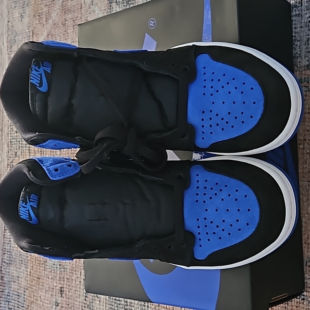 Dead Stock Air Jordan 1 Retro High OG  Royal Reimagined DZ5485 042 Size 8 - Picture 4 of 10